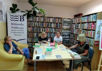 Spotkanie Dyskusyjnego Klubu Książki w Bibliotece w Muszynie. 21.07