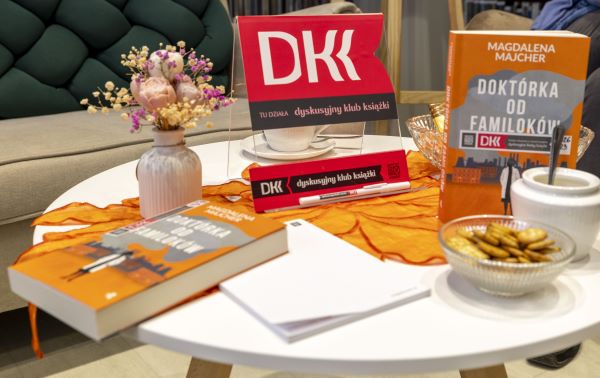 Spotkanie Dyskusyjnego Klubu Książki w Bibliotece Publicznej w Muszynie. 25.04. Fot. A. Krokowski i RK