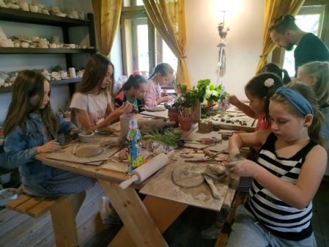 Warsztaty dla dzieci w Domu Garncarza. 24.06