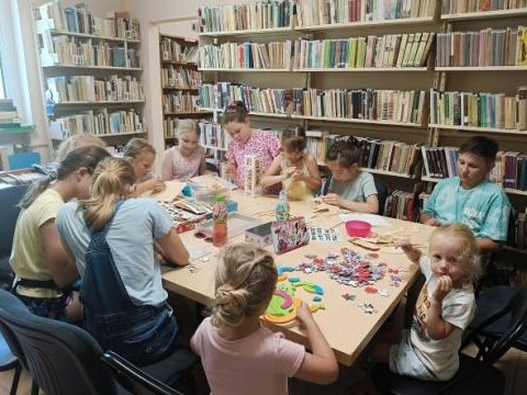 "Dzień z grami i puzzlami" w Filii w Powroźniku. 10.07